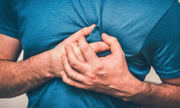 Sëmundjet e zemrës në rritje të vazhdueshme, mjekët apel qytetarëve, ja kur duhet të drejtohen menjëherë në spital