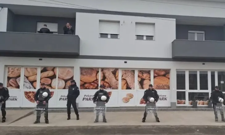 Serbë të Surdullicës protestojnë për dëbimin e familjes shqiptare, pas aksidentit me fatalitet