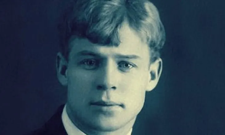 Sergej Esenin: Nënokja ime, rro si mund të rrosh…