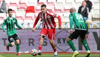 Sërish protagonist, Rey Manaj shkëlqen në Turqi, gol dhe assist për fitoren e Sivasspor