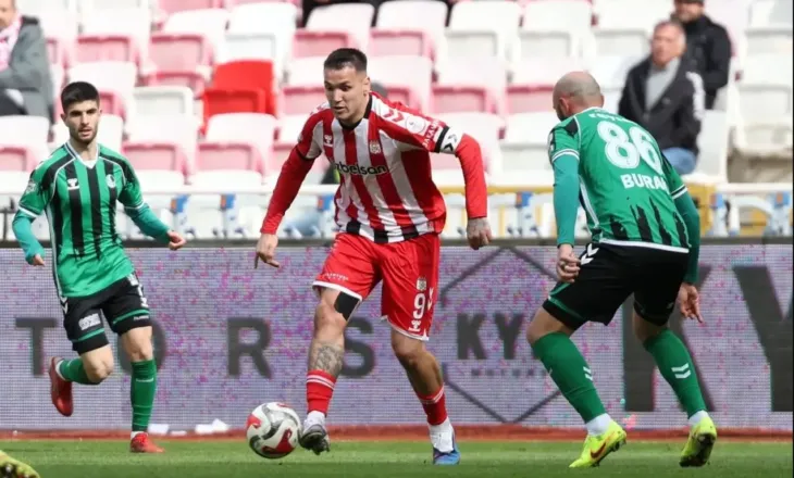 Sërish protagonist, Rey Manaj shkëlqen në Turqi, gol dhe assist për fitoren e Sivasspor