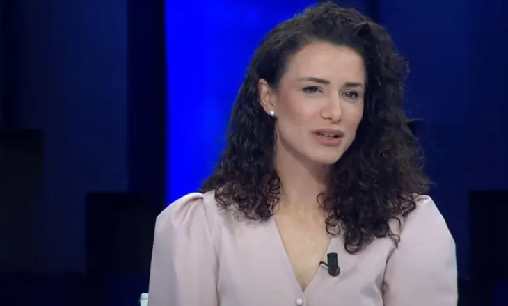 “Sërish u ndjeva në hall”/ Situata nga reshjet, ironizon Hysaj: Durrësi “mbytet” me një pikë ujë