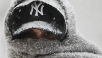 SHBA nën “kthetrat” e dimrit: Kaos në transport, mijëra familje pa energji elektrike