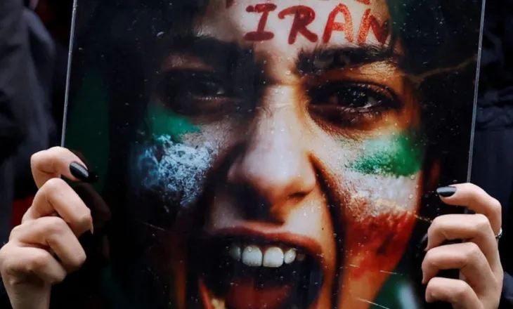 SHBA u bën thirrje amerikanëve të largohen urgjentisht nga Irani