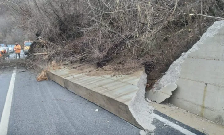 Shembet muri pritës në aksin Maliq–Lozhan, qarkullohet vetëm me një korsi