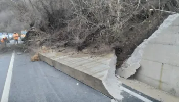 Shembet muri pritës në aksin Maliq-Lozhan, qarkullohet vetëm me një korsi