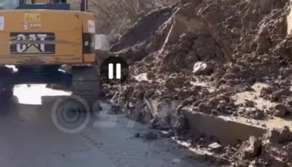 Shembet një tjetër rrugë e Ballukut – Bie muri mbrojtës i skarpatave në aksi Lozhan-Maliq, dyshime për abuzime…