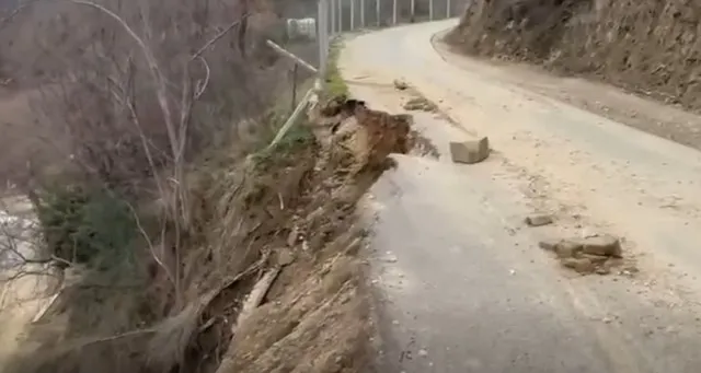 Shembet rruga në Picrragë të Krujës, bëhet e rrezikshme për mjetet