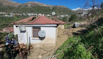 Shembet toka në Delvinë, rrezikohen shumë banesa nga rrëshqitja e truallit pas shiut