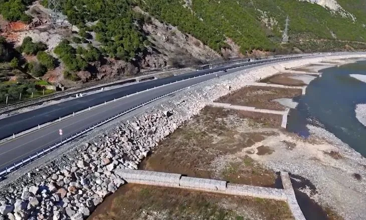 Shembja e rrugës në aksin Librazhd-Prrenjas, Rama: Nuk ka asnjë lidhje me punimet që po bëhen në Korridorin VIII