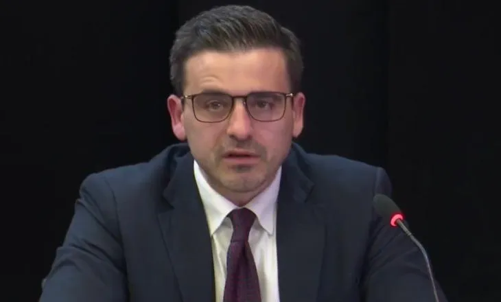 Shembja e rrugës në Librazhd-Prrenjas paralizon tregtinë, drejtori i doganave: Lëvizjet e kamioneve përmes këtyre pikave