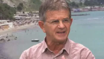 Shembjet e rrugëve izolojnë juglindjen, ambientalisti: Ndërhyrjet agresive në Shkumbin rrezikuan strukturën…