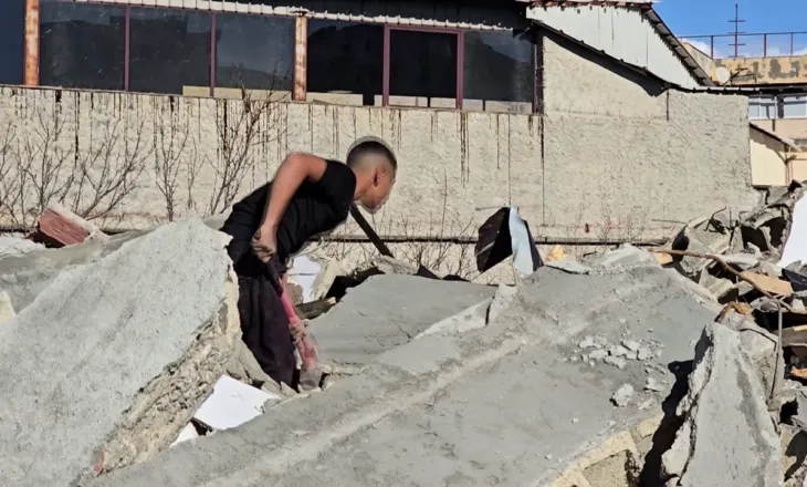 Shembjet në Durrës lënë familje pa strehë, ndërhyrja për pastrimin e kanalit vazhdon