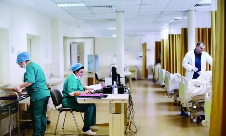 Shëndetësia ‘nga xhepi’, familjet shqiptare paguajnë faturën më të lartë në rajon