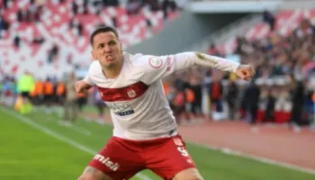 Shënoi dopietë në fundjavë, Rei Manaj përzgjidhet në formacionin e javës