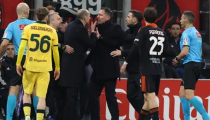 Sherr i madh në Serie A/ Allegri dhe Fabregas përplasen në fushë, përjashtime dhe akuza të forta pas ndeshjes