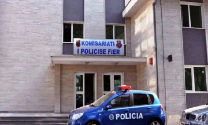 Sherr masiv brenda familjes në Fier, babai me dy djemtë dhunon të motrën dhe mbesën e mitur