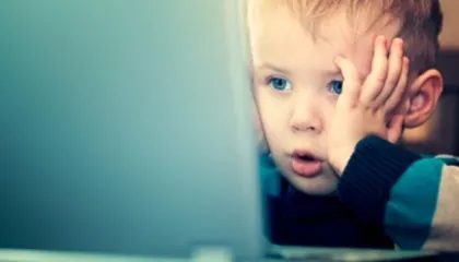 Shfrytëzimi seksual i të miturve online, policia apel prindërve: 475 raporte në muaj, tregoni kujdes ndaj fëmijëve