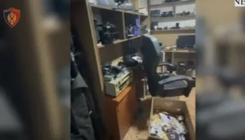 Shisnin drogë/ Goditet grupi në Tiranë, dy të arrestuar