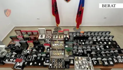 Shiste ora “Rolex” fallco, e pëson pronari i dyqanit në Berat