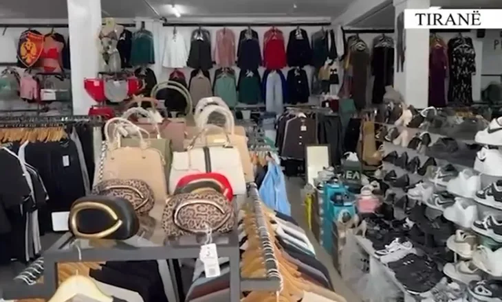 Shiste rroba me logo të falsifikuara dhe të kontrabanduara, arrestohet 38-vjeçarja