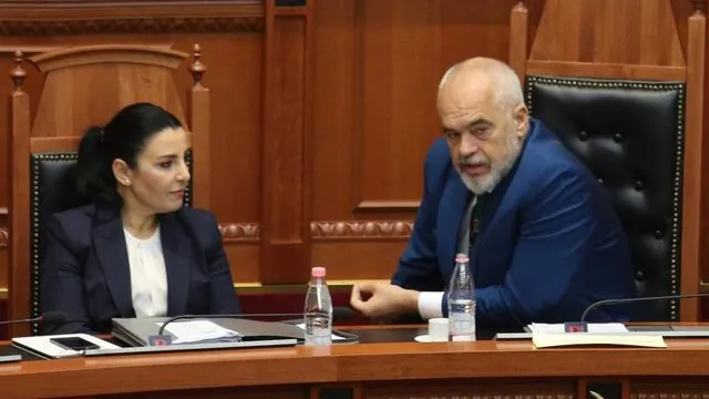 Shkarkimi i Belinda Ballukut, ‘i vonuar dhe i pamjaftueshëm’