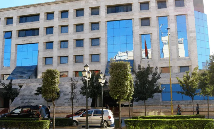 Shkarkohet drejtori i Antikorrupsionit, kush e zëvendëson (EMRI)