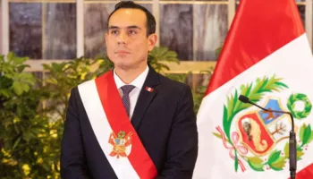 Shkarkohet presidenti i Perusë katër muaj pas marrjes së detyrës, bëhet i teti zyrtar që largohet nga posti brenda një dekade