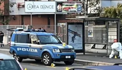 Shkëmbim zjarri në Milano/ Grabitësi qëllohet me plumb në kokë nga policia, në gjendje të rëndë për jetën