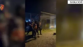 Shkodër/ Tentoi të grabiste postën nën kërcënimin e thikës, gjendet i fshehur në tavanin e banesës 24-vjeçari