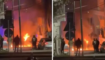 Shkrumbohet nga zjarri një makinë në Vlorë, dyshohet për…(VIDEO)