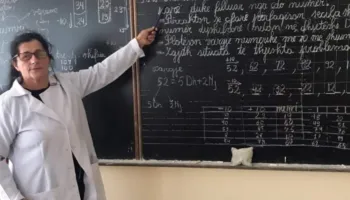 Shpallet në kërkim mësuesja 58-vjeçare që dhunonte nxënësit në Kamëz