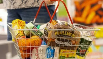 Shporta e inflacionit/ Ulen shpenzimet për veshje e mobilim, rriten për digjitalizimin dhe financat