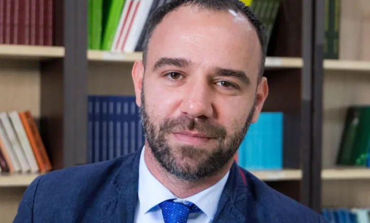 Shqipëria në Bordin e Paqes, analisti Ervis Iljazaj: Opozita tani të ulet me këmbë në tokë dhe…