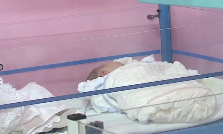 Shqipëria po plaket shpejt/ Rënie alarmante e lindjeve, vendi drejt tkurrjes demografike