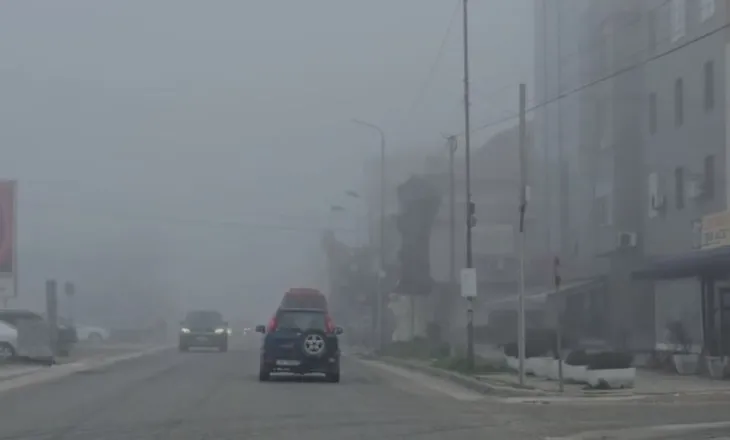 Shqipëria zgjohet nën pushtetin e mjegullës, vështirësi në qarkullimin e mjeteve