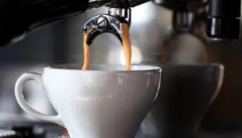 Shqiptarët dhe ‘dashuria’ e tyre për kafen/ INSTAT: Rritje prej 27.5% e konsumit nga viti 2021 deri në 2025