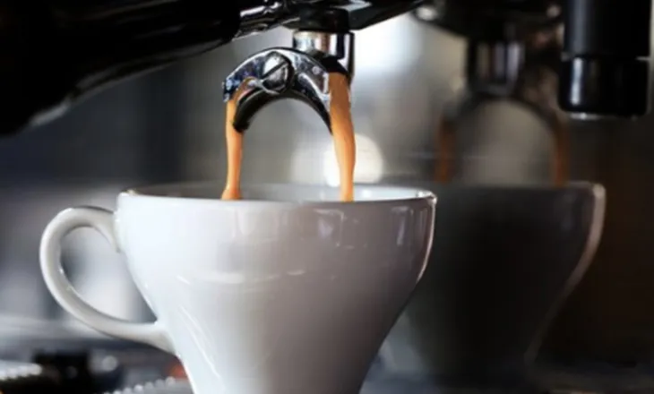 Shqiptarët dhe ‘dashuria’ e tyre për kafen/ INSTAT: Rritje prej 27.5% e konsumit nga viti 2021 deri në 2025