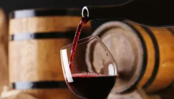 Shqiptarët duan verën e huaj/ U importuan brenda një viti 6.5 milionë litra, ekspertët: Ja çfarë i dëmton fermerët