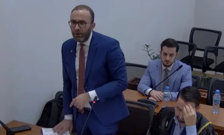 “Shqyrtimi zgjati vetëm 1 orë”, Bardhi në ‘Kushtetuese’: Të shfuqizohen ndryshimet në Rregulloren e Kuvendit