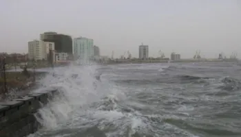 Shtrëngata dhe erëra të forta në Durrës, Bashkia thirrje qytetarëve: Kini kujdes maksimal