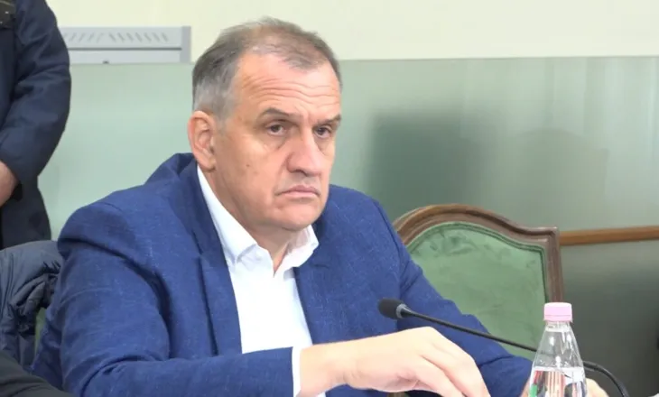 Shtyhet seanca për ‘sterilizimin’, Beqaj thirrje gjyqtarëve: Shikoni kontratën, prokurorët s’e bënë kurrë