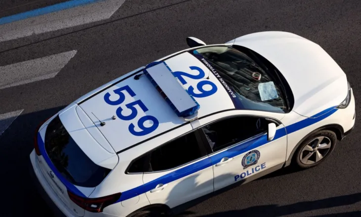 Shtypi gazin në vend të frenave, 44-vjeçarja përplas të ëmën me makinë, ndërron jetë