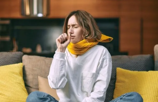 Shurupi i bërë në shtëpi me dy përbërës që iu qetëson fytin dhe dhembjet