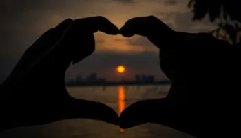 Si dashurojnë shenjat e Horoskopit