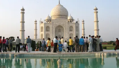 Si po tjetërsohet historia mbi Taxh Mahalin, nga islam në hindu…