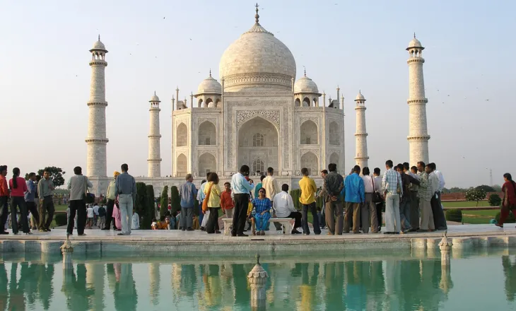 Si po tjetërsohet historia mbi Taxh Mahalin, nga islam në hindu…