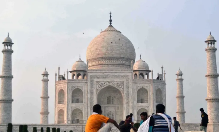 Si po tjetërsohet historia mbi Taxh Mahalin, nga islamik në hindu…