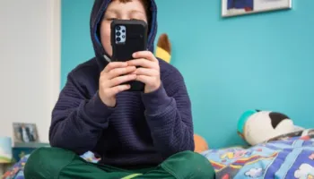 Si ta zvogëloj kohën e fëmijës tim para ekranit?