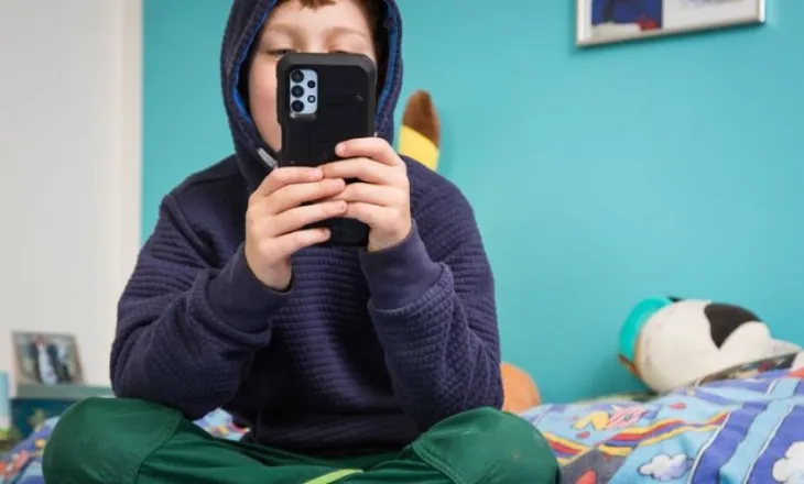 Si ta zvogëloj kohën e fëmijës tim para ekranit?